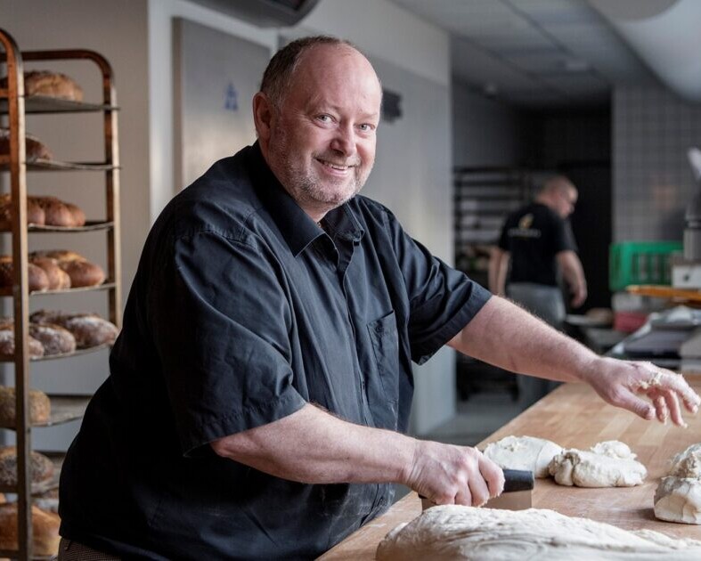 Bagermester Michael Mikkelsen har dejen klar. PR-foto.