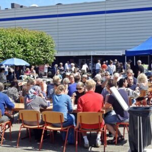 Mange hundrede deltog i Jernes bazardag 2025. Foto: Per Benny Paulsen.