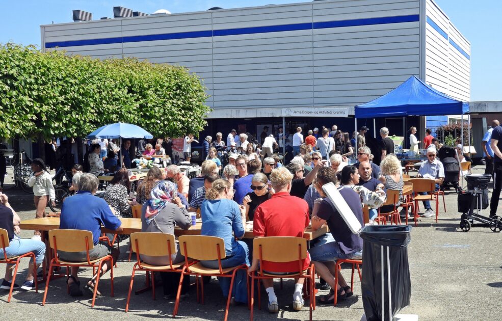 Mange hundrede deltog i Jernes bazardag 2025. Foto: Per Benny Paulsen.