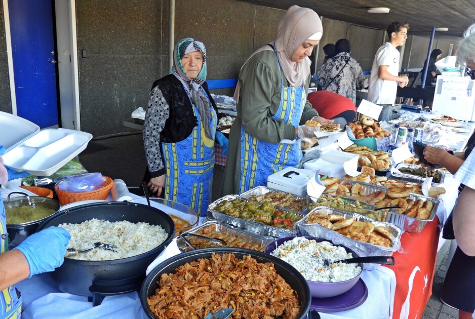 Mange hundrede deltog i Jernes bazardag 2025. Foto: Per Benny Paulsen.