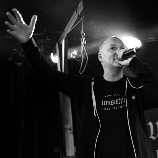 I lørdags markerede Bumsestilen to årtier for deres debutalbum og 30 års eksistens med en fed koncert, hvor både band og publikum var i topform. Foto: Peter Langwithz Smith.