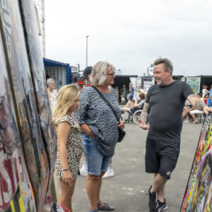 Containerkunst på havnen. Her Alf P. (th) fra et tidligere år. PR-foto.