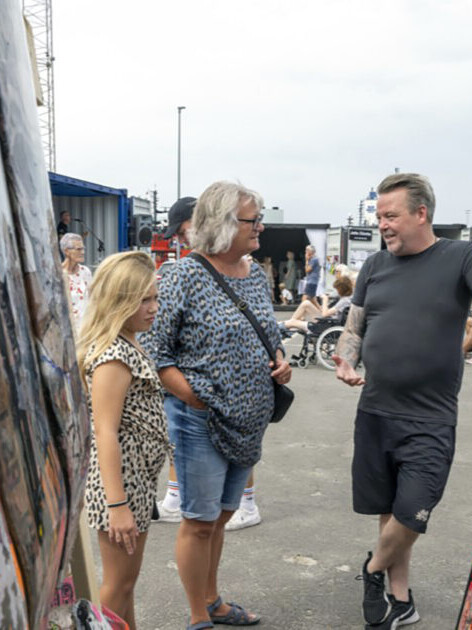 Containerkunst på havnen. Her Alf P. (th) fra et tidligere år. PR-foto.