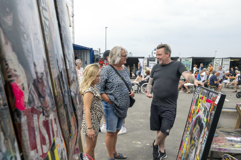 Containerkunst på havnen. Her Alf P. (th) fra et tidligere år. PR-foto.