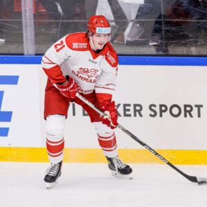 Lucas Andersen i landsholdstrøjen i 2022. Foto: Danmarks Ishockey Union.