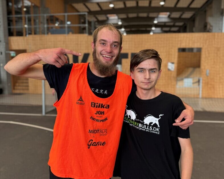 Fodbold for Sjov er en af mange aktiviteter i Esbjerg som Recovery Bulls tilbyder. Pressefoto.