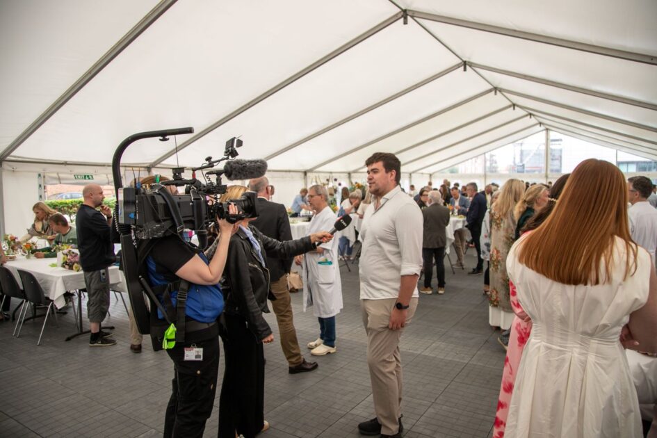 De medicinstuderende er de allerførste, der har taget og gennemført kandidatuddannelsen i medicin på SDU i Esbjerg. Foto: Johnny Tauman.