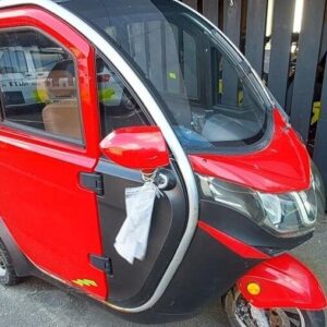 Den røde kabinescooter er fundet i Gjesing i februar. Foto: Syd- & Sønderjyllands Politi.