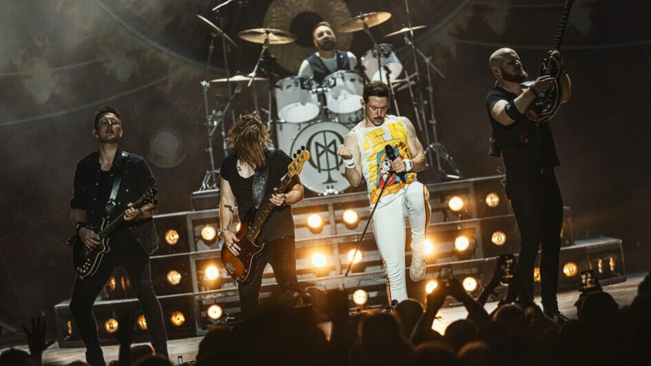 Inden fredagen kulminerer et festfyrværkeri, spiller Queen Machine til The Tall Ships Races.