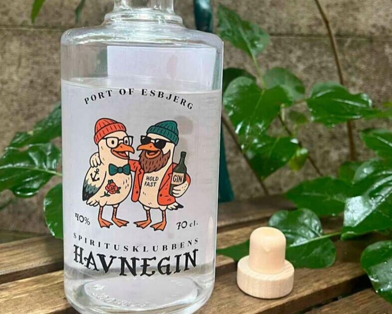 Etiketten på Spiritusklubbens Havnegin er designet af Kasper Wetendorf Færgemann. PR-foto.