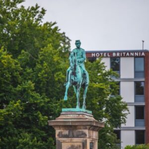 Chr. IX-statuen på Torvet i Esbjerg. Til hests. Foto: Łukasz Kordula.