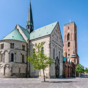 Borgere og besøgende i Ribe kan se frem til en ny, kunstnerisk belysning af Ribe Domkirke. En opgave, som skal løses med respekt for Ribes middelalderlige bykerne. Foto: Esbjerg Kommune.