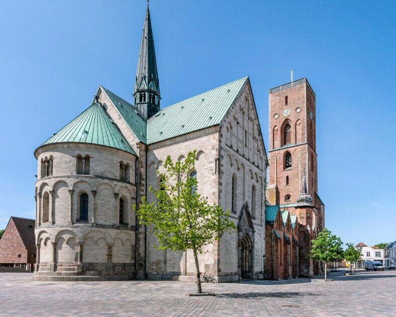 Borgere og besøgende i Ribe kan se frem til en ny, kunstnerisk belysning af Ribe Domkirke. En opgave, som skal løses med respekt for Ribes middelalderlige bykerne. Foto: Esbjerg Kommune.