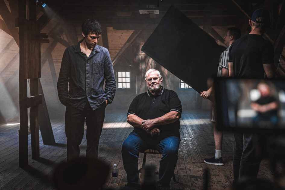 Interviewoptagelserne foregik lørdag oppe under taget på Det Gule Palæ på Dokhavnen. Foto: Fjodor Pedersen.