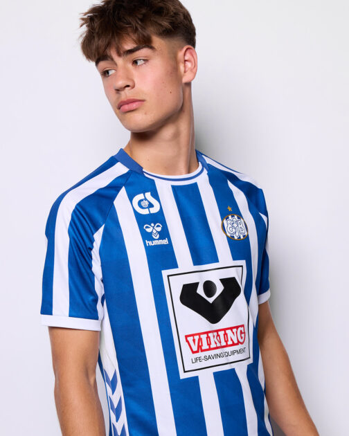 EfB-hjemmebanetrøje 2025/-26. PR-foto.