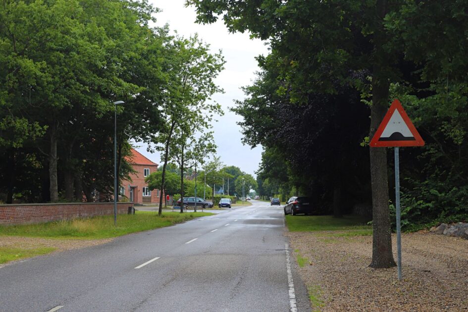 Hastigheden skal ned gennem Kokspang - hvor der er tre vejbump. Foto: Johnny Tauman.