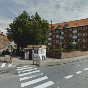 Hjørnet med Nillers Pølsevogn i juli 2017. Arkivfoto.
