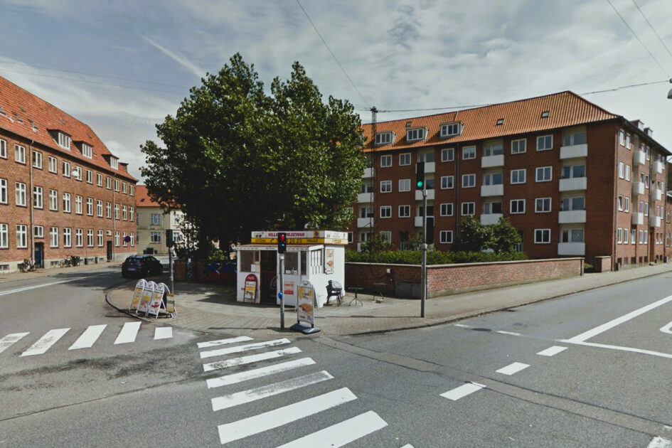 Hjørnet med Nillers Pølsevogn i juli 2017. Arkivfoto.