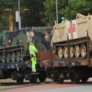 Militærtransport. Foto: Magnus Lamy.