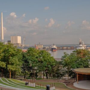 By og havn set via den "nye" bypark. Foto: Łukasz Kordula.