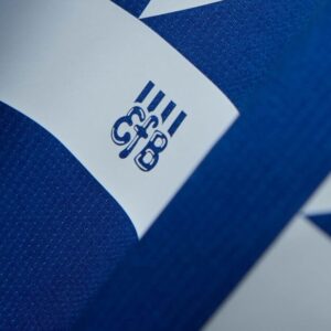 Der er retro-tegn at spore på det foreløbigt eneste offentliggjorte billede af EfB's nye Hummel-trøje. Foto: EfB.