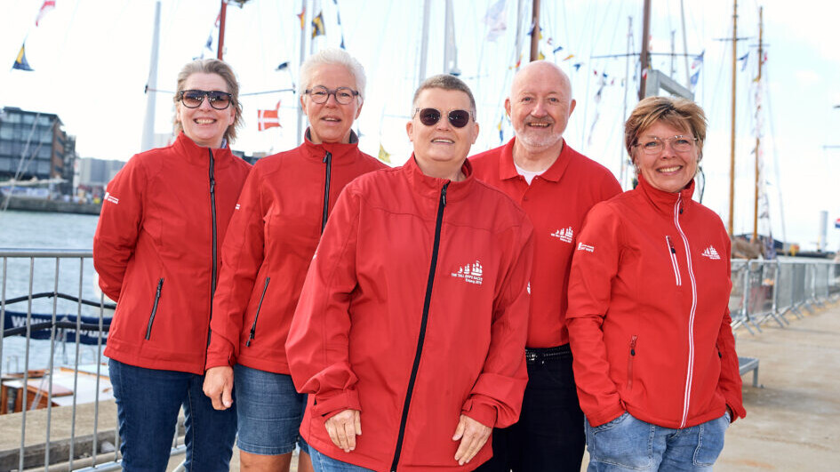 Charlotte Albrechtsen (i midten) er klar til sit sjette The Tall Ships Races og glæder sig til igen at mødes med erfarne og nye forbindelsesofficerer. Foto: Esbjerg Kommune.