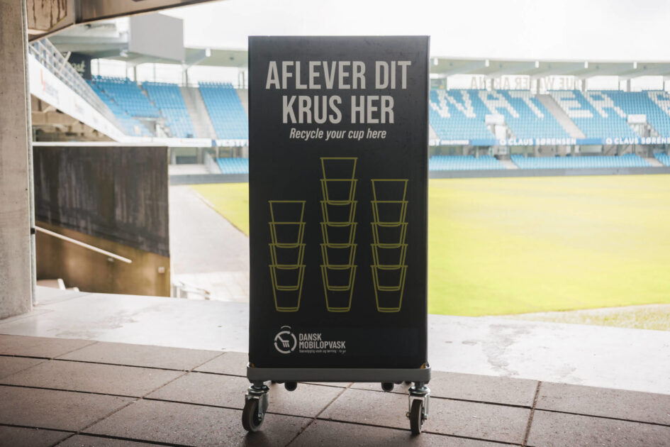 Genanvendelige krus vinder frem - og på Blue Water Arena. Foto: EfB.