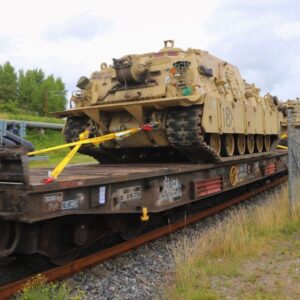 Militært materiel ruller ud af Esbjerg på tog. Foto: Johnny Tauman.