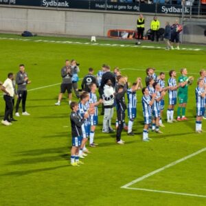 EfB-spillerne takker publikum. Foto: Brian Andersen.