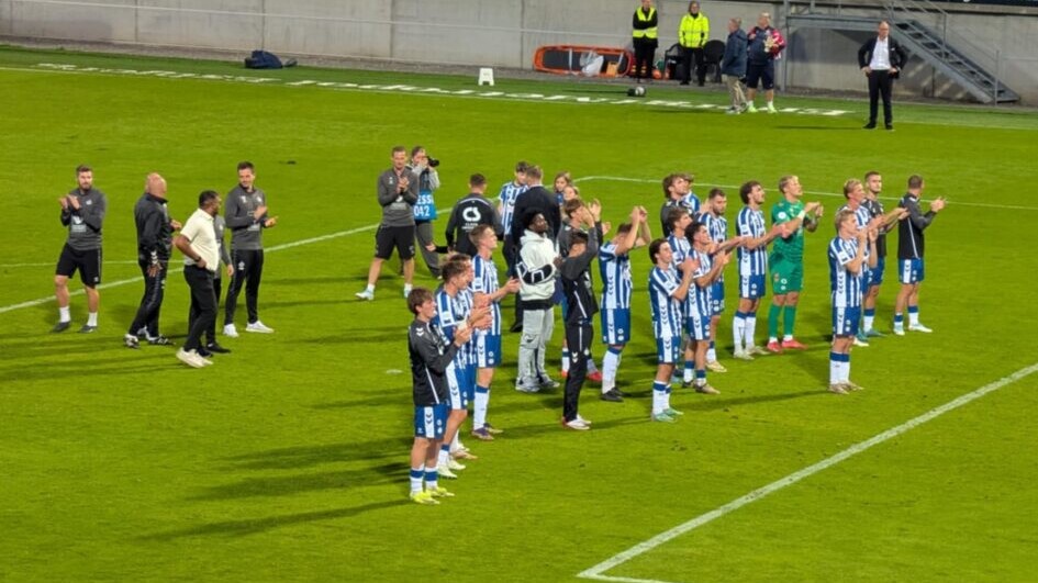 EfB-spillerne takker publikum. Foto: Brian Andersen.