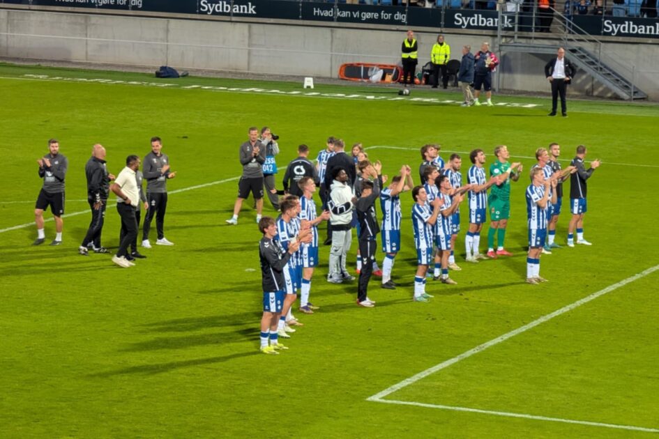 EfB-spillerne takker publikum. Arkivfoto: Brian Andersen.