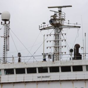 13. juni: Master og andet udstyr afmonteres. Foto: Johnny Tauman.