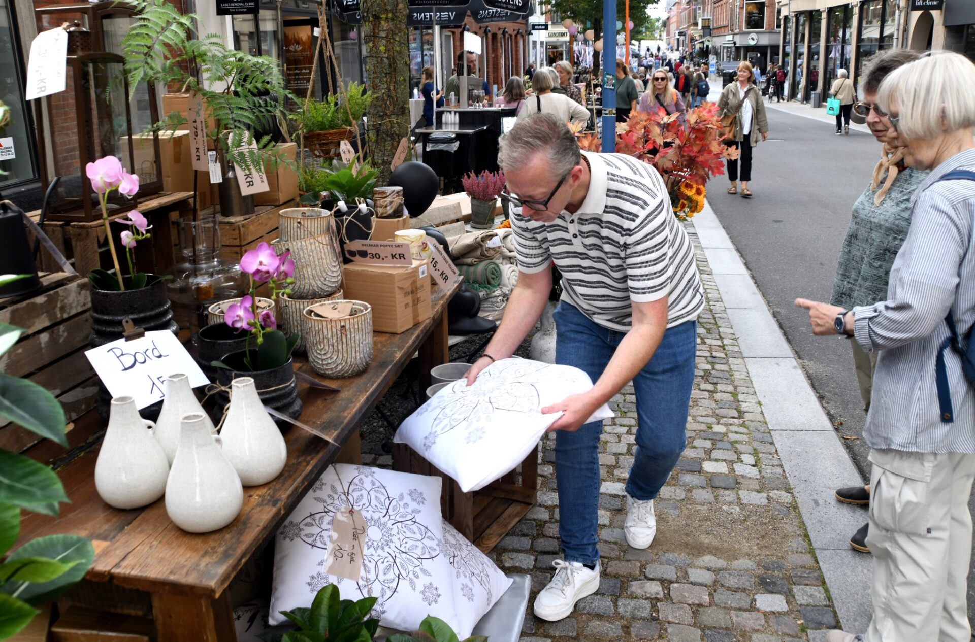 Markedsdag i Kirkegade, 2025. Foto: Peter Langwithz Smith.