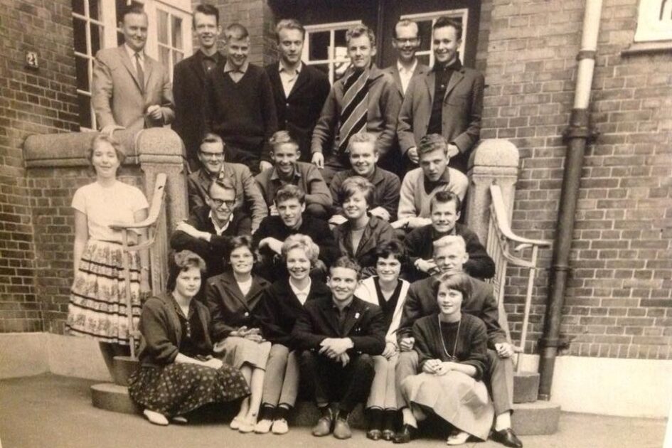 På denne trappe er der blevet taget gruppebilleder siden fotografiets opfindelse! Undertegnedes klasse blev foreviget her til et billede i en af ugeaviserne, der handlede om vores konfirmationsønsker. EsbjergLiv.dk-skribent Lene Lund var forfatter på artiklen. Foto: Esbjerg Kommune.