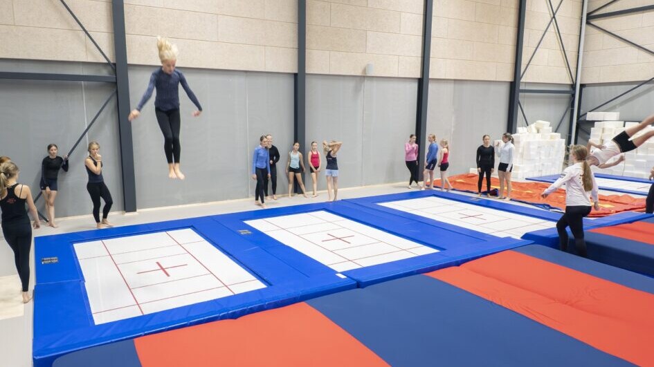 Bakkeskolens spring- og teamgym-linje får fast træningssted i den nye springhal. Foto: Esbjerg Kommune.