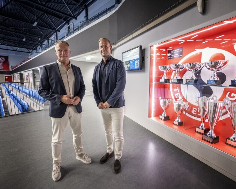 Hans Christian Warrer, direktør, Team Esbjerg (tv) og salgschef Claus Kristensen. Foto: Niels Husted.
