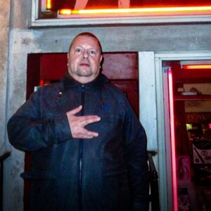 Henrik foran Club 34 i Istedgade i København for ti år siden. Privatfoto.