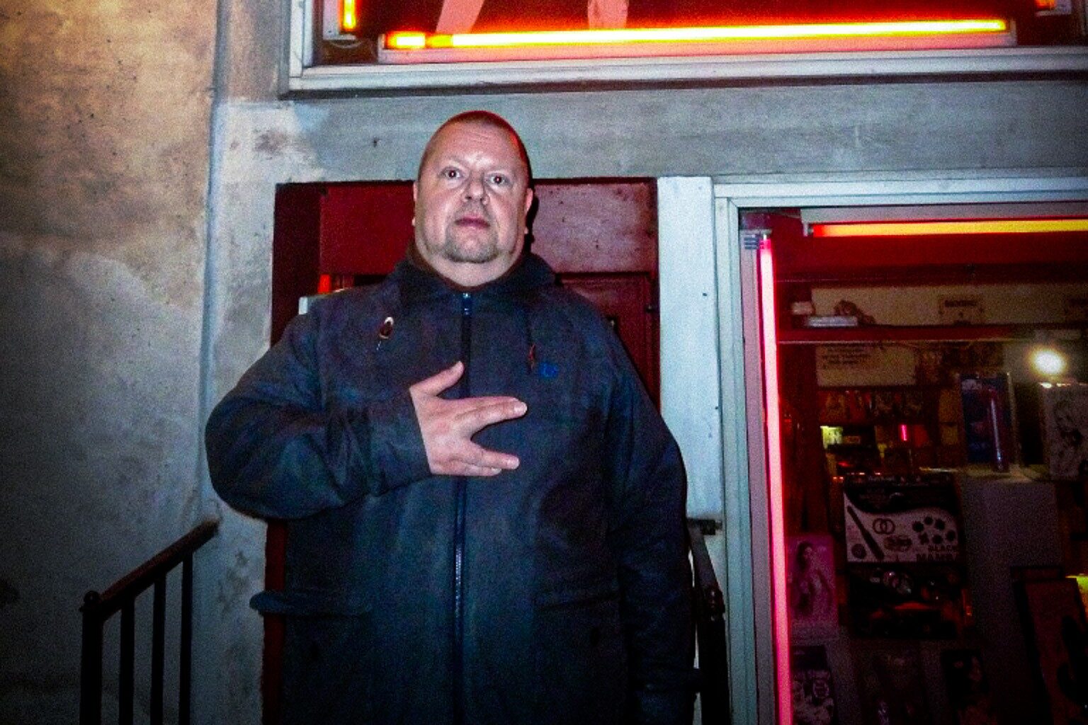 Henrik foran Club 34 i Istedgade i København for ti år siden. Privatfoto.