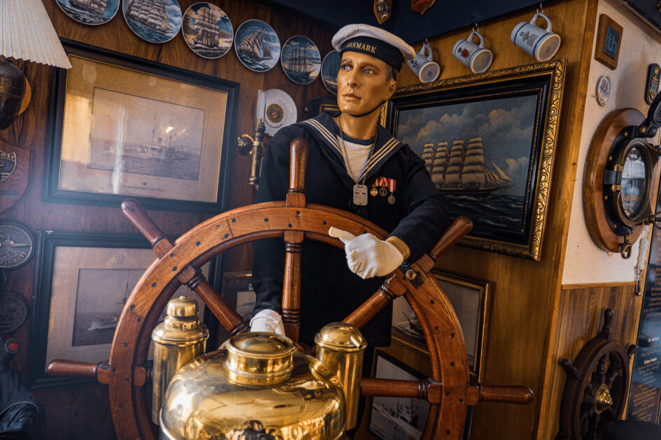 Marineforeningen har over 1.000 nautiske effekter på de to etager. Foto: Fjodor Pedersen.