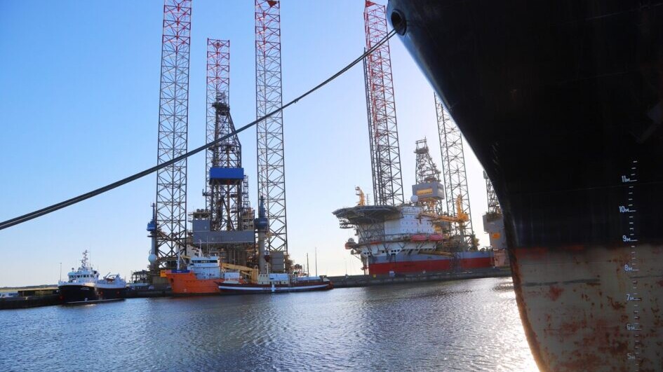 Masser af aktivitet ved Doggerkaj på Esbjerg Havn. Foto: Johnny Tauman.