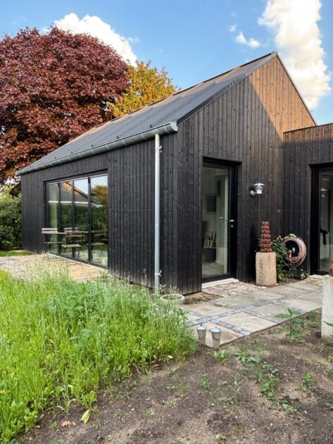 Det nybyggede atelier på Kirkevangen 6 i Esbjerg N, som nu står klar til åbent hus. Foto: Privat.