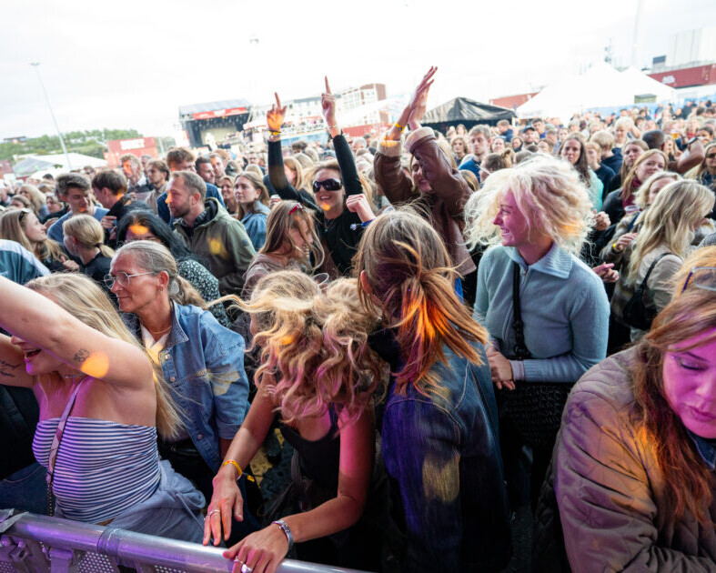 Publikum under Kind mod Kind. Foto: Mathias Engmark. Suset 2025