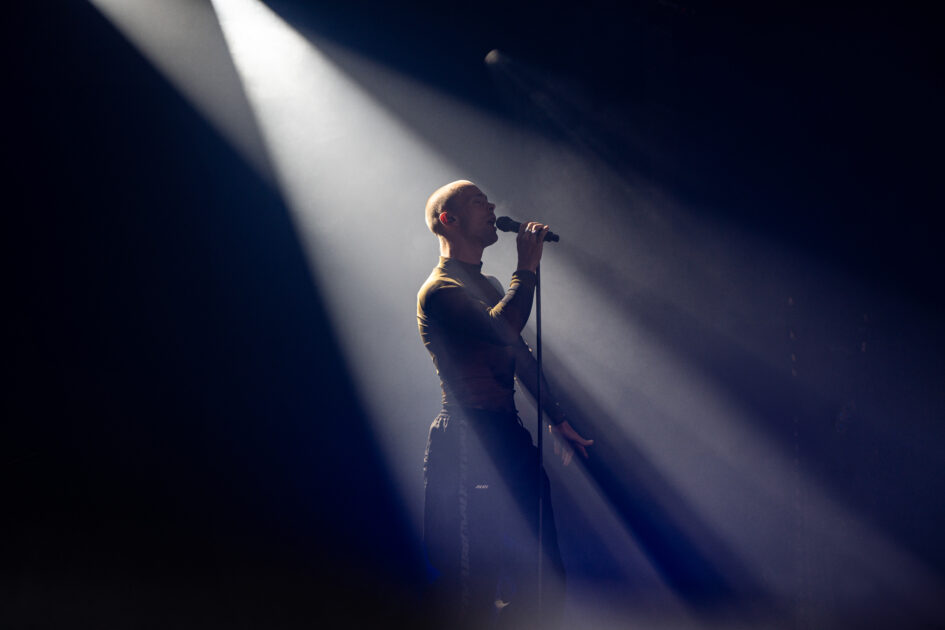Kind mod Kind. Foto: Mathias Engmark. Suset 2025.