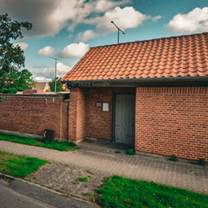 I dag forefindes en mindre p-plads bag toiletbygningen Rolfsgade 65. Arkivfoto.