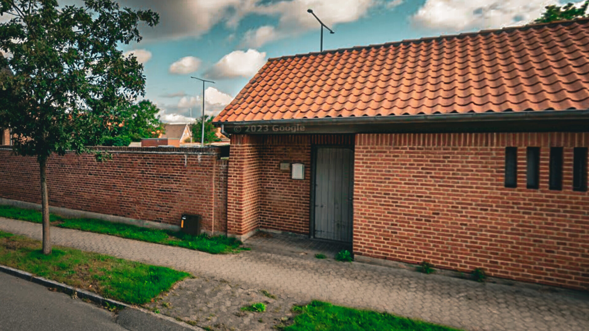 I dag forefindes en mindre p-plads bag toiletbygningen Rolfsgade 65. Arkivfoto.