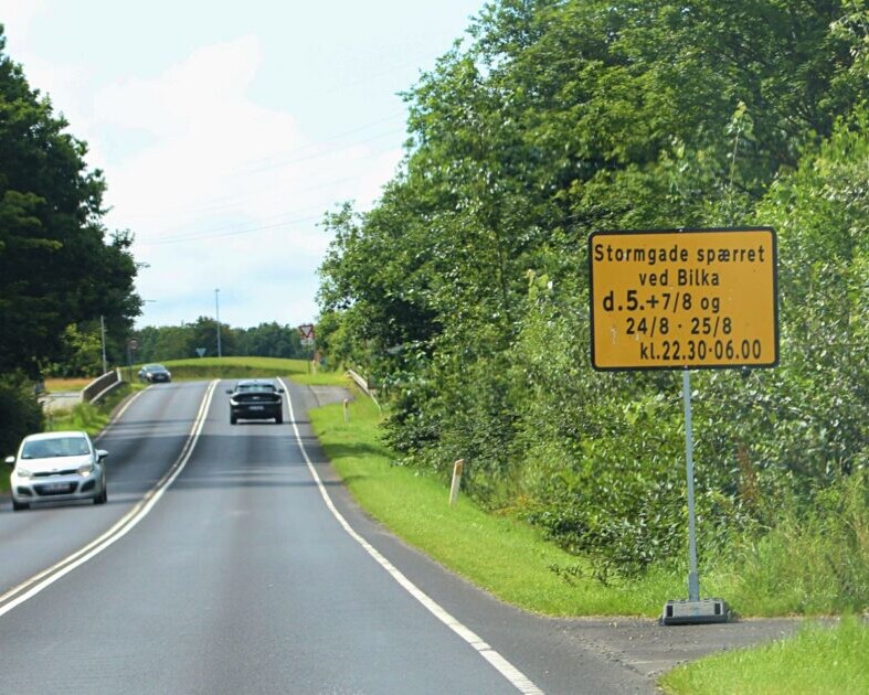 Skiltningen ved Tarp - før rundkørslen med afkørsel til Vestkystvejen. Foto: Johnny Tauman.