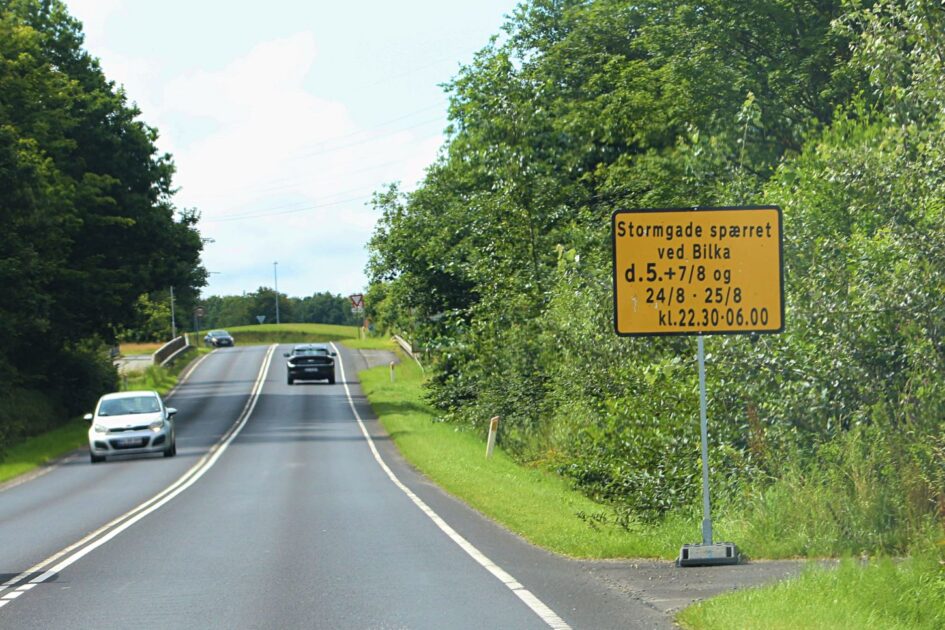 Skiltningen ved Tarp - før rundkørslen med afkørsel til Vestkystvejen. Foto: Johnny Tauman.