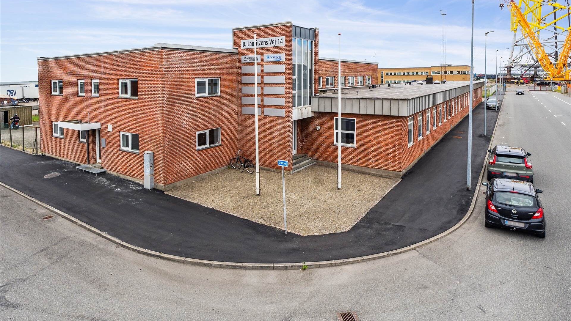 Forsvaret har overtaget bygningen på hjørnet af D. Lauritzens Vej. Foto: EDC Erhverv.