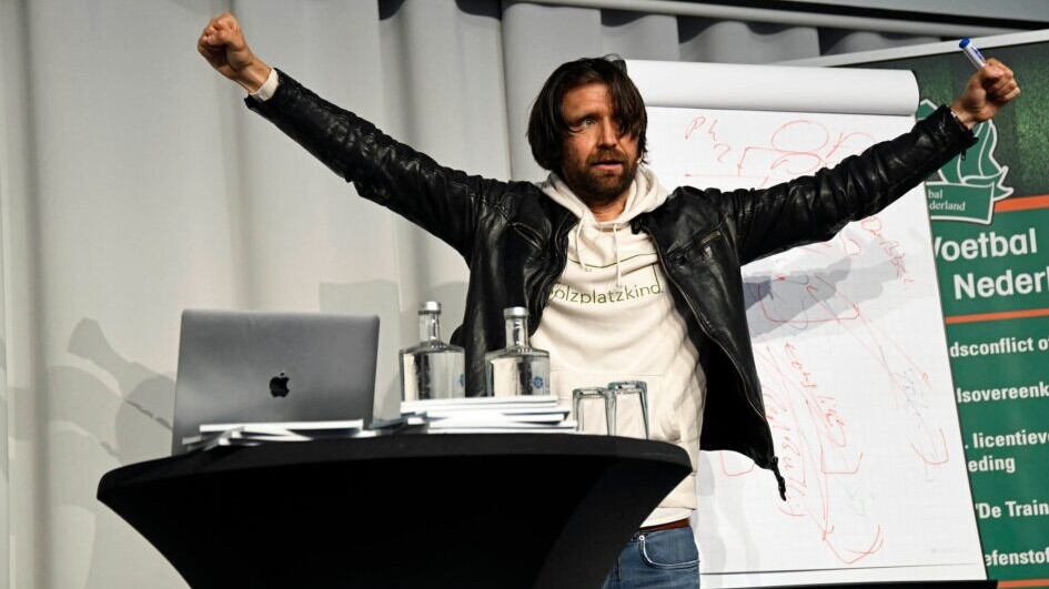 På Peter Hyballas hjemmeside kan man se, at den forhenværende EfB-træner i dag tilbyder en lang række konsulentydelser. Foto: PR/PeterHyballa.com.