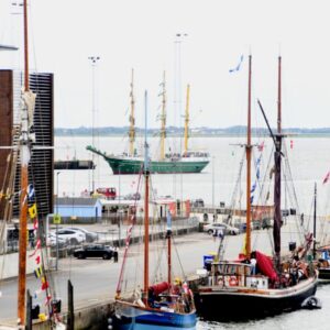 Skibene er begyndt at fylde godt op ved kajkanterne. Foto: Peter Langwithz Smith.